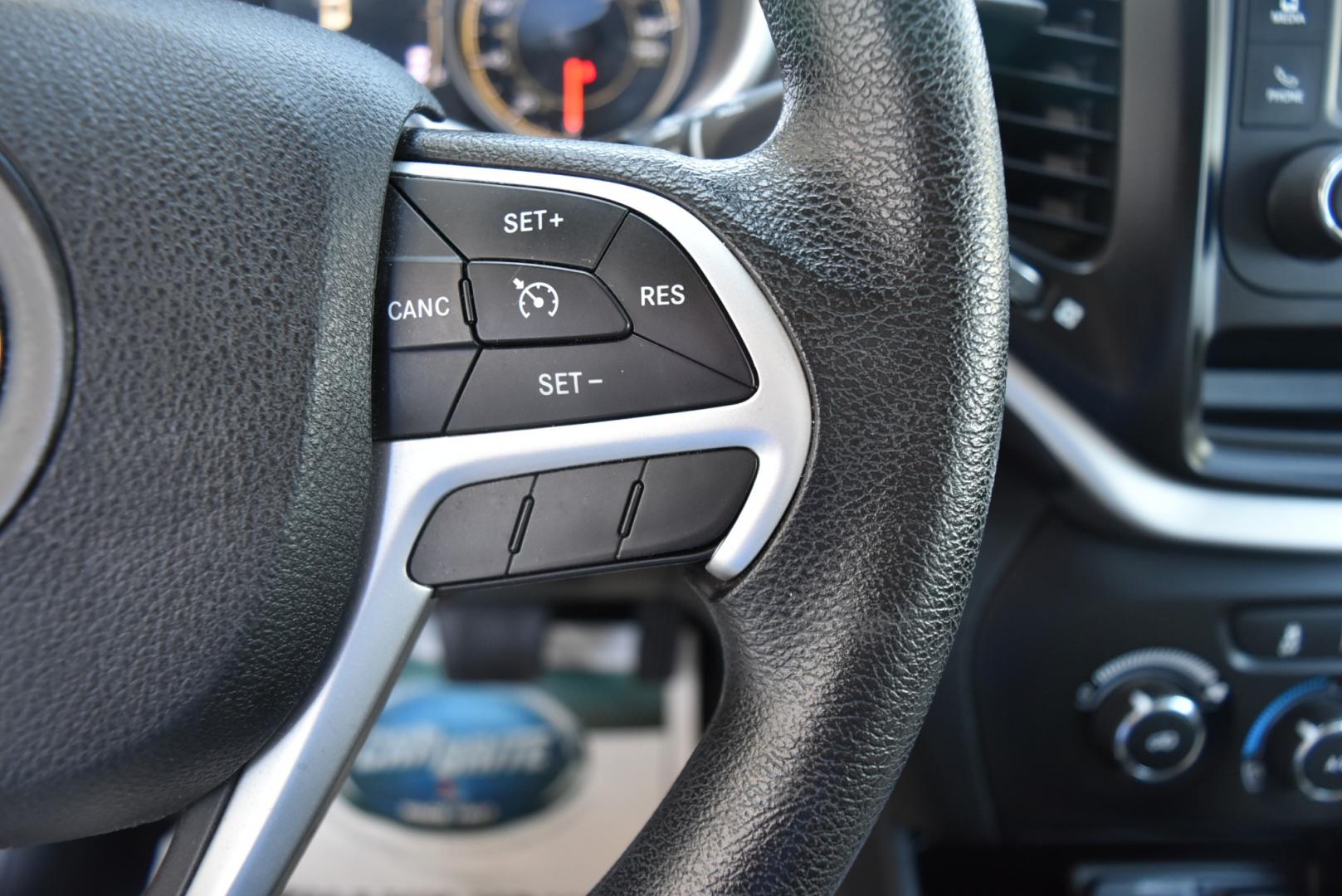 2016 White /Black Jeep Cherokee Sport (1C4PJMAB3GW) with an 2.4L 4 Cyl Multi-Air engine, 9-Speed Automatic transmission, located at 1600 E Hwy 44, Rapid City, SD, 57703, (605) 716-7878, 44.070232, -103.171410 - Photo#17